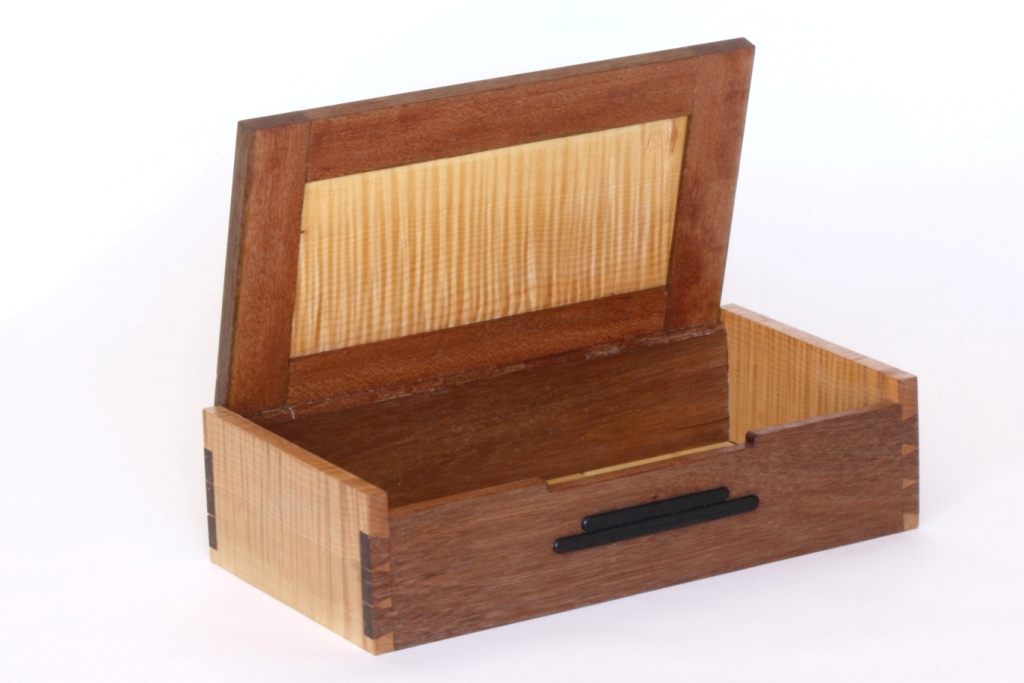 man_box_open